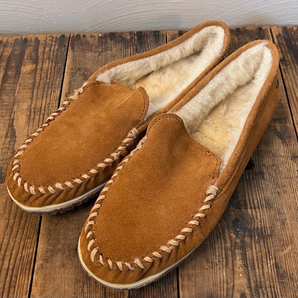 Minnetonka Women’s Size 9 Terese slippers